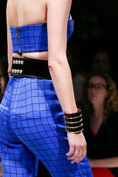 Look 49